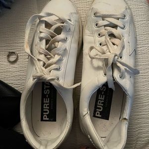 Size 8 golden goose pure stars, slightly worn tear in right shoe